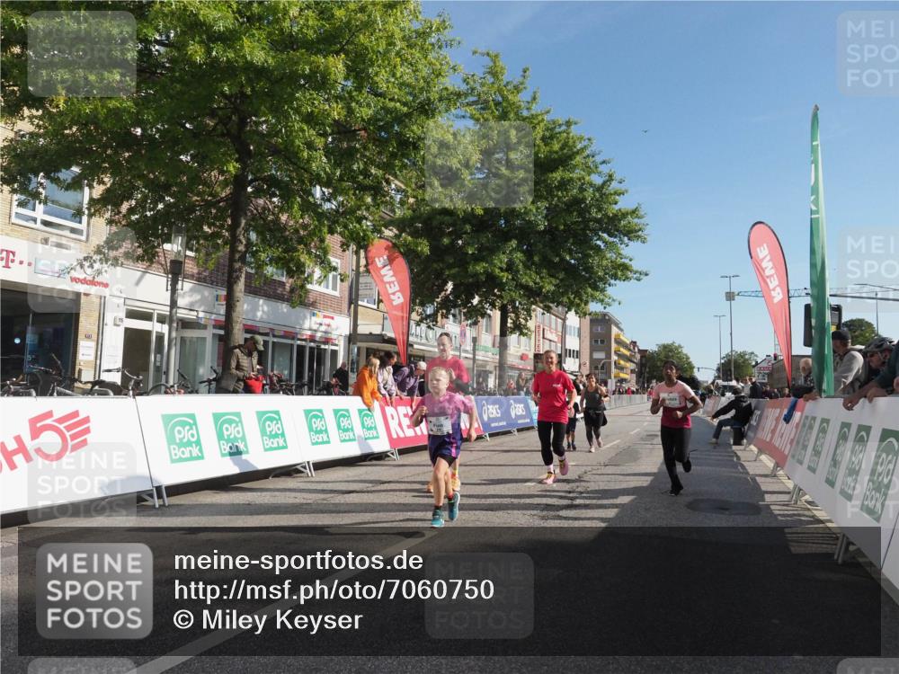 15.09.2024 - PSD Bank Halbmarathon Miley Keyser http://msf.ph/oto/7060750 15.09.2024 10:32:46 Ziel 1, 4, 33, 68, 83, 176, 182, 232, 241, 275, 283, 302 meine-sportfotos.de