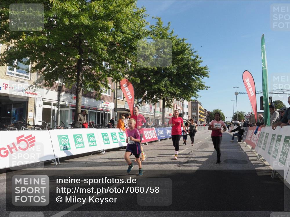 15.09.2024 - PSD Bank Halbmarathon Miley Keyser http://msf.ph/oto/7060758 15.09.2024 10:32:47 Ziel 1, 4, 33, 68, 83, 176, 182, 232, 241, 275, 283, 302 meine-sportfotos.de
