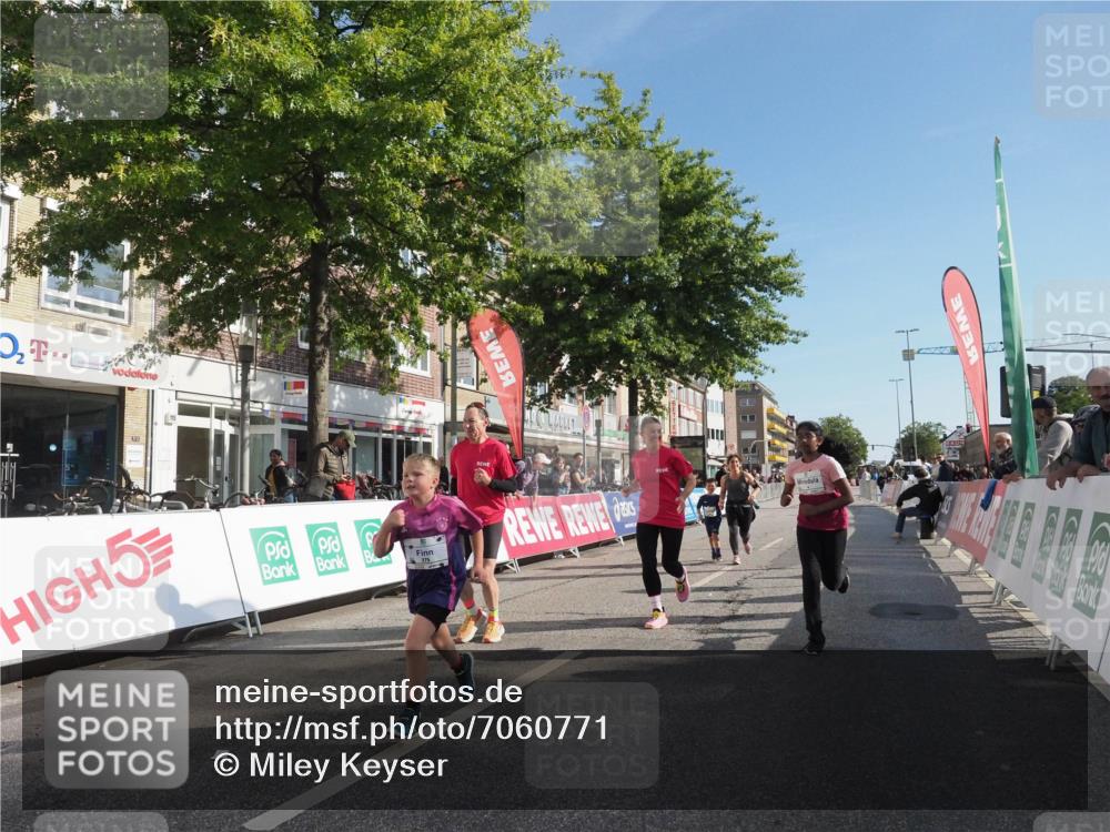 15.09.2024 - PSD Bank Halbmarathon Miley Keyser http://msf.ph/oto/7060771 15.09.2024 10:32:47 Ziel 1, 4, 33, 68, 83, 176, 182, 232, 241, 275, 283, 302 meine-sportfotos.de