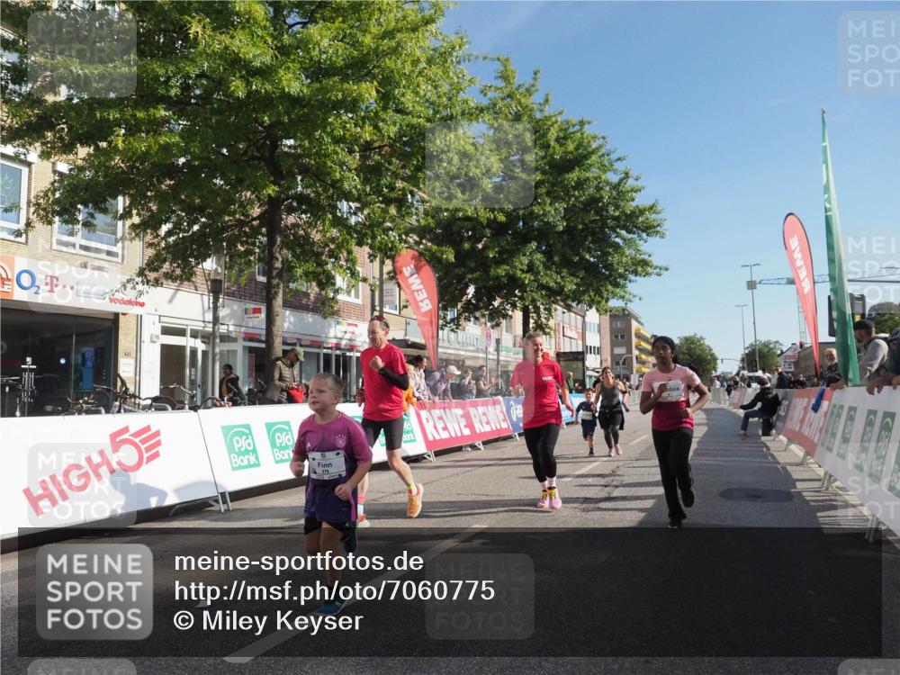 15.09.2024 - PSD Bank Halbmarathon Miley Keyser http://msf.ph/oto/7060775 15.09.2024 10:32:47 Ziel 1, 4, 33, 68, 83, 176, 182, 232, 241, 275, 283, 302 meine-sportfotos.de