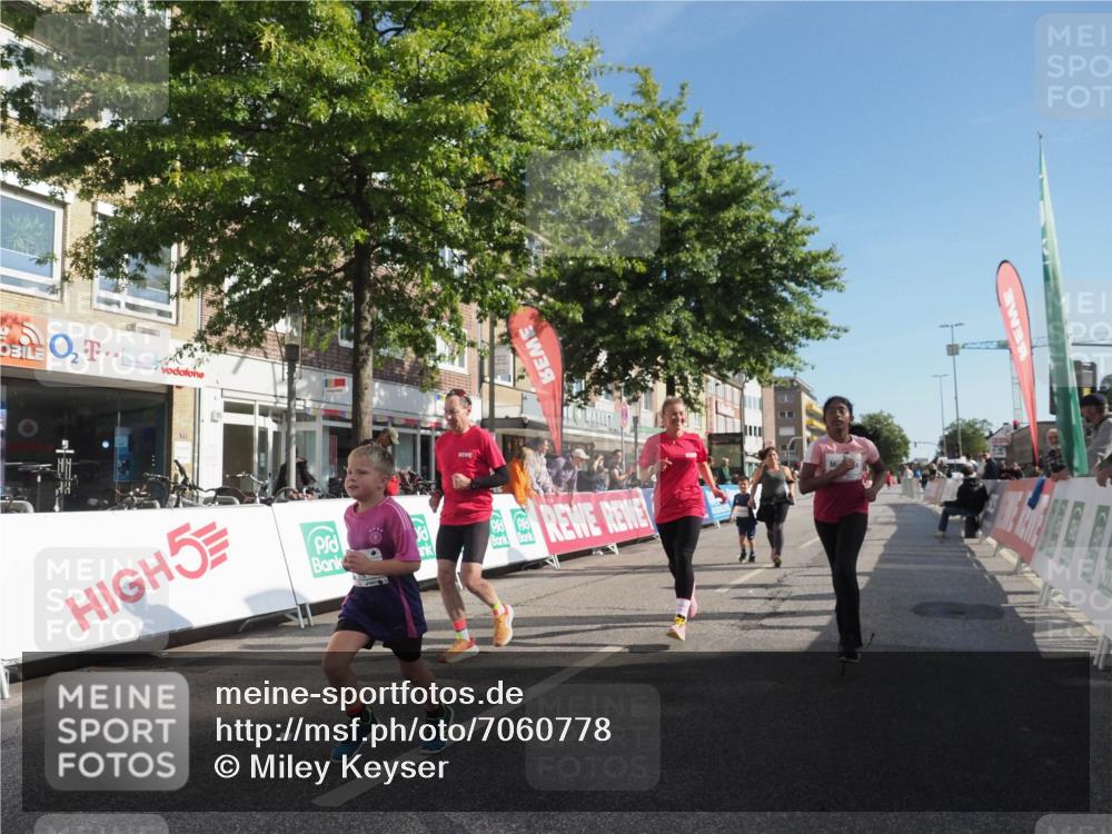 15.09.2024 - PSD Bank Halbmarathon Miley Keyser http://msf.ph/oto/7060778 15.09.2024 10:32:47 Ziel 1, 4, 33, 68, 83, 176, 182, 232, 241, 275, 283, 302 meine-sportfotos.de