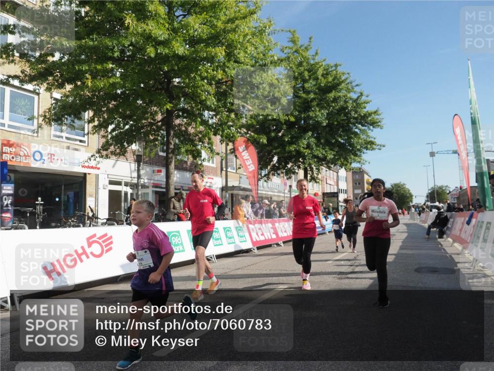15.09.2024 - PSD Bank Halbmarathon Miley Keyser http://msf.ph/oto/7060783 15.09.2024 10:32:47 Ziel 1, 4, 33, 68, 83, 176, 182, 232, 241, 275, 283, 302 meine-sportfotos.de