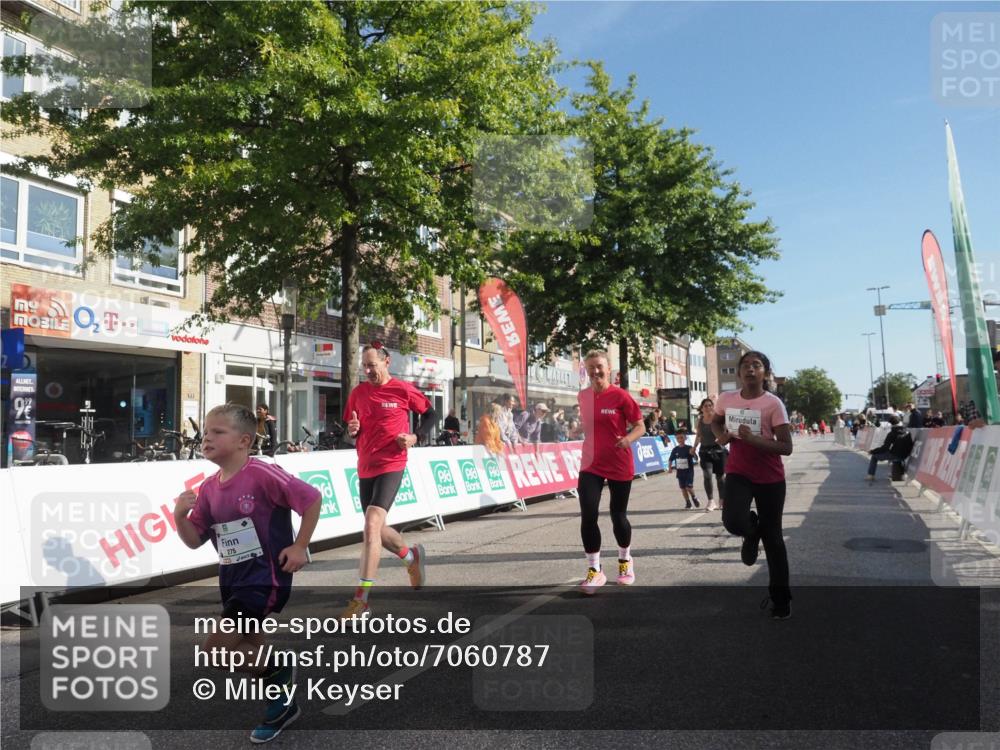 15.09.2024 - PSD Bank Halbmarathon Miley Keyser http://msf.ph/oto/7060787 15.09.2024 10:32:48 Ziel 1, 4, 33, 83, 176, 182, 232, 241, 275, 283, 302 meine-sportfotos.de