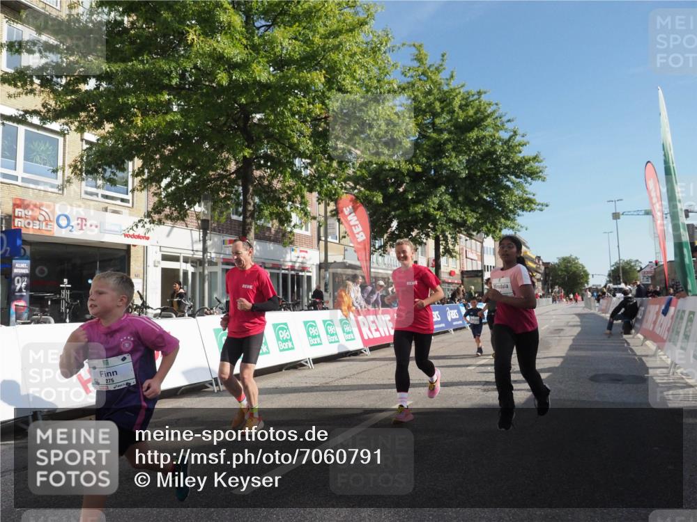 15.09.2024 - PSD Bank Halbmarathon Miley Keyser http://msf.ph/oto/7060791 15.09.2024 10:32:48 Ziel 1, 4, 33, 83, 176, 182, 232, 241, 275, 283, 302 meine-sportfotos.de