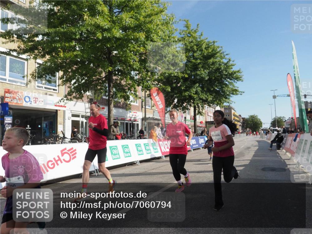 15.09.2024 - PSD Bank Halbmarathon Miley Keyser http://msf.ph/oto/7060794 15.09.2024 10:32:48 Ziel 1, 4, 33, 83, 176, 182, 232, 241, 275, 283, 302 meine-sportfotos.de