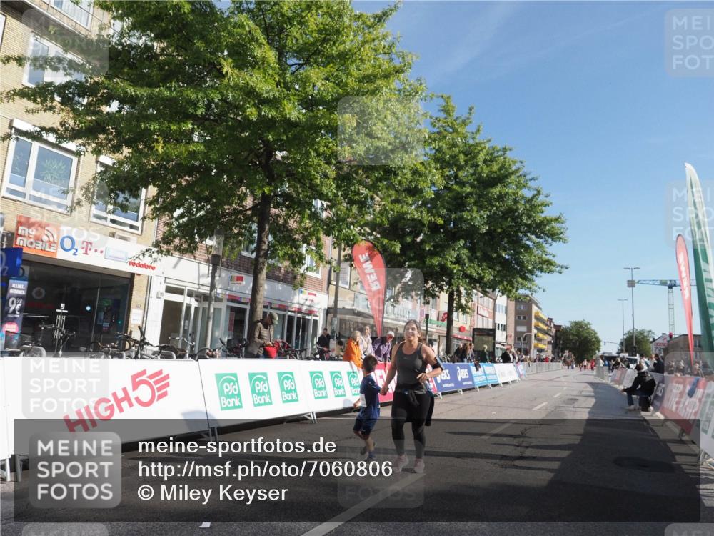 15.09.2024 - PSD Bank Halbmarathon Miley Keyser http://msf.ph/oto/7060806 15.09.2024 10:32:50 Ziel 1, 4, 33, 83, 176, 182, 232, 241, 275, 283, 302 meine-sportfotos.de