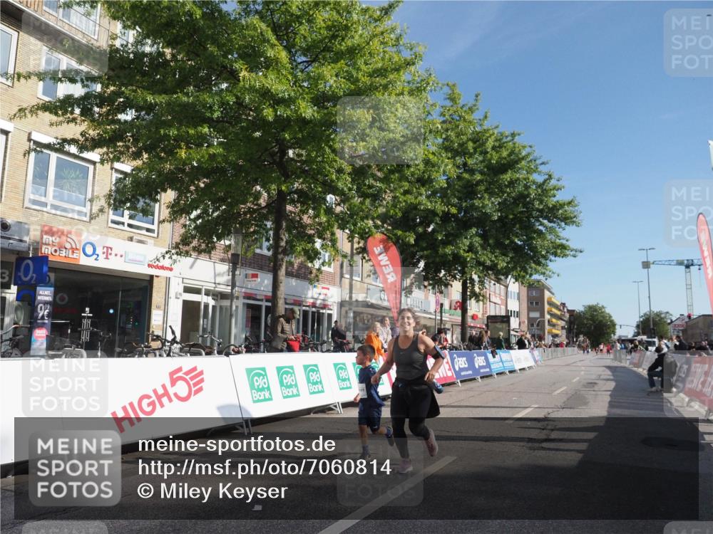 15.09.2024 - PSD Bank Halbmarathon Miley Keyser http://msf.ph/oto/7060814 15.09.2024 10:32:50 Ziel 1, 4, 33, 83, 176, 182, 232, 241, 275, 283, 302 meine-sportfotos.de