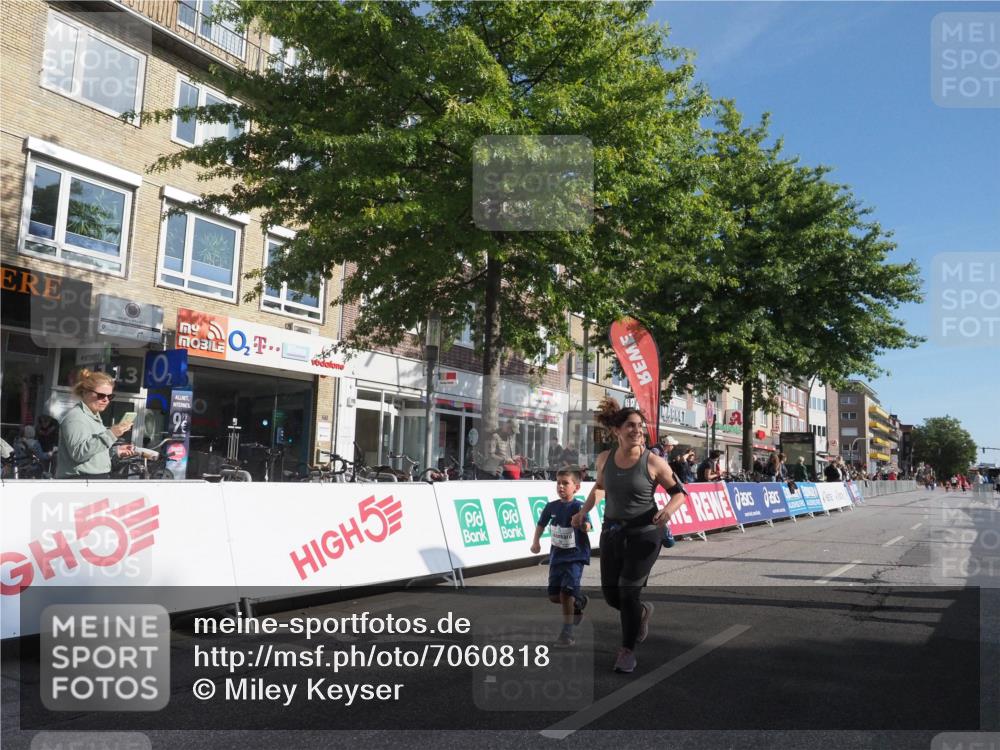 15.09.2024 - PSD Bank Halbmarathon Miley Keyser http://msf.ph/oto/7060818 15.09.2024 10:32:50 Ziel 1, 4, 33, 83, 176, 182, 232, 241, 275, 283, 302 meine-sportfotos.de