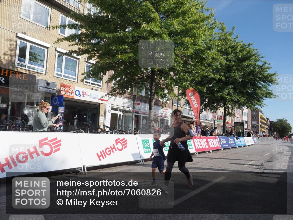 15.09.2024 - PSD Bank Halbmarathon Miley Keyser http://msf.ph/oto/7060826 15.09.2024 10:32:50 Ziel 1, 4, 33, 83, 176, 182, 232, 241, 275, 283, 302 meine-sportfotos.de