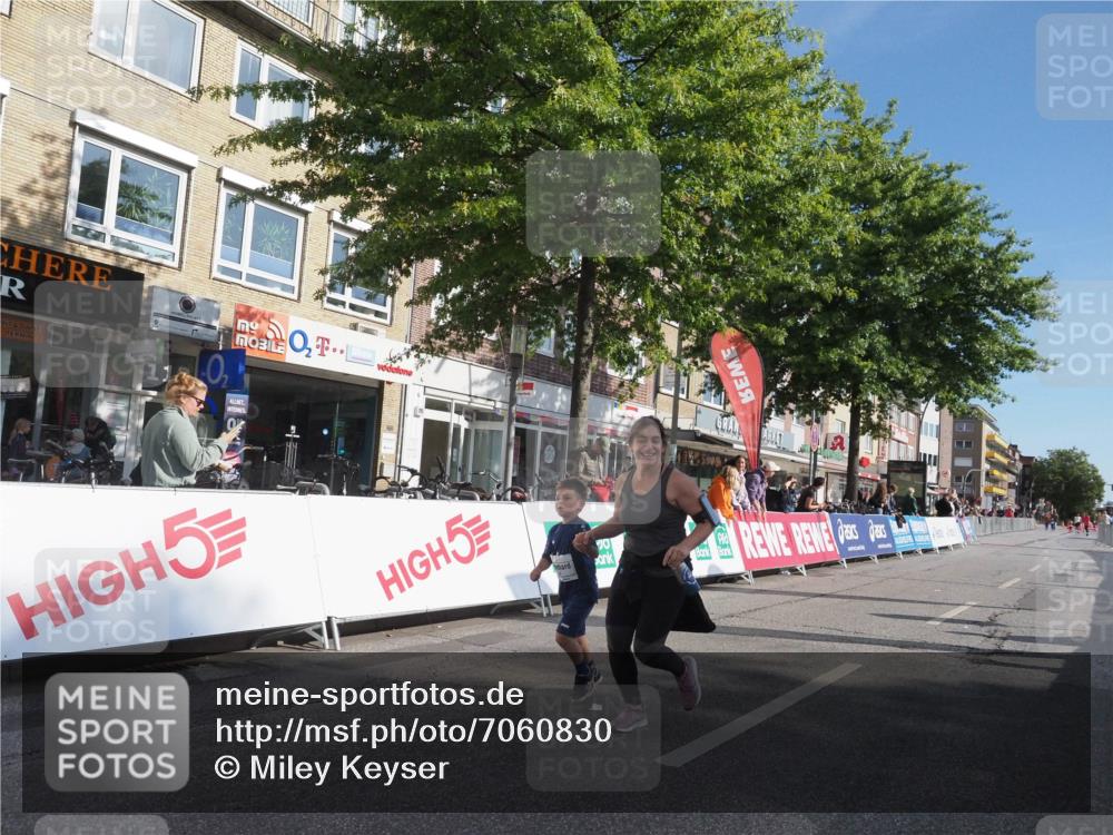 15.09.2024 - PSD Bank Halbmarathon Miley Keyser http://msf.ph/oto/7060830 15.09.2024 10:32:50 Ziel 1, 4, 33, 83, 176, 182, 232, 241, 275, 283, 302 meine-sportfotos.de