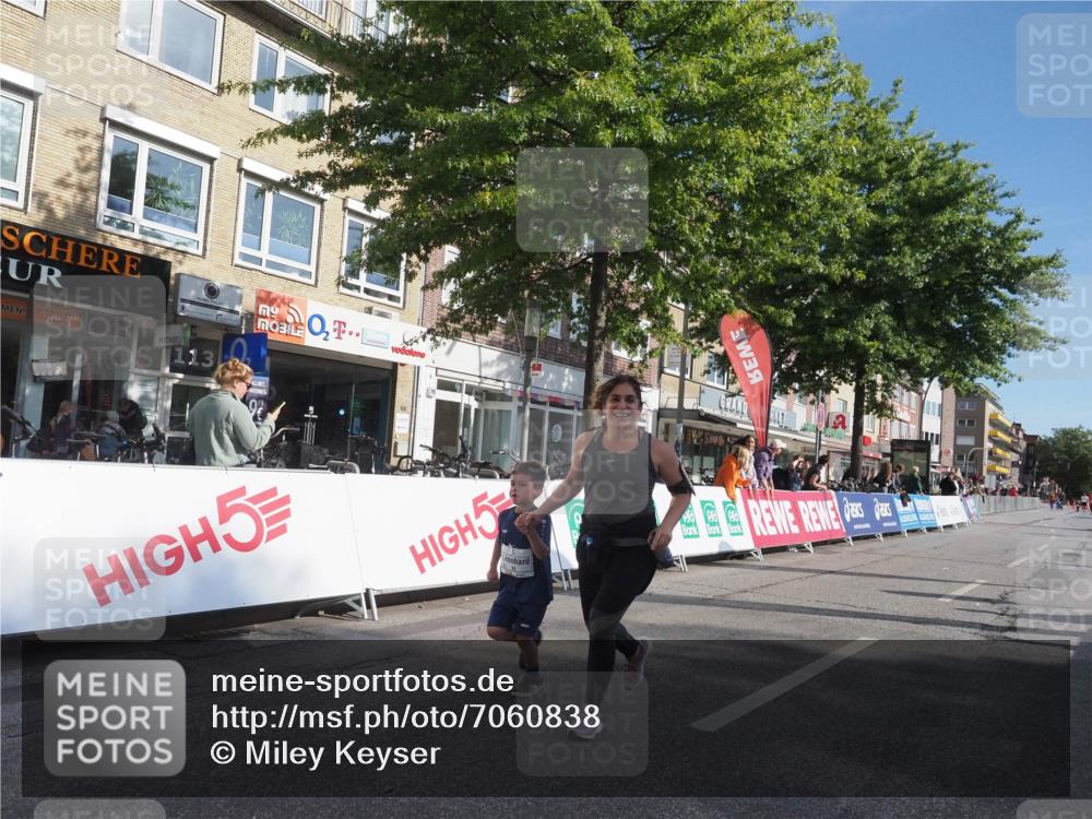 15.09.2024 - PSD Bank Halbmarathon Miley Keyser http://msf.ph/oto/7060838 15.09.2024 10:32:51 Ziel 1, 4, 33, 83, 176, 182, 232, 241, 275, 283, 302 meine-sportfotos.de