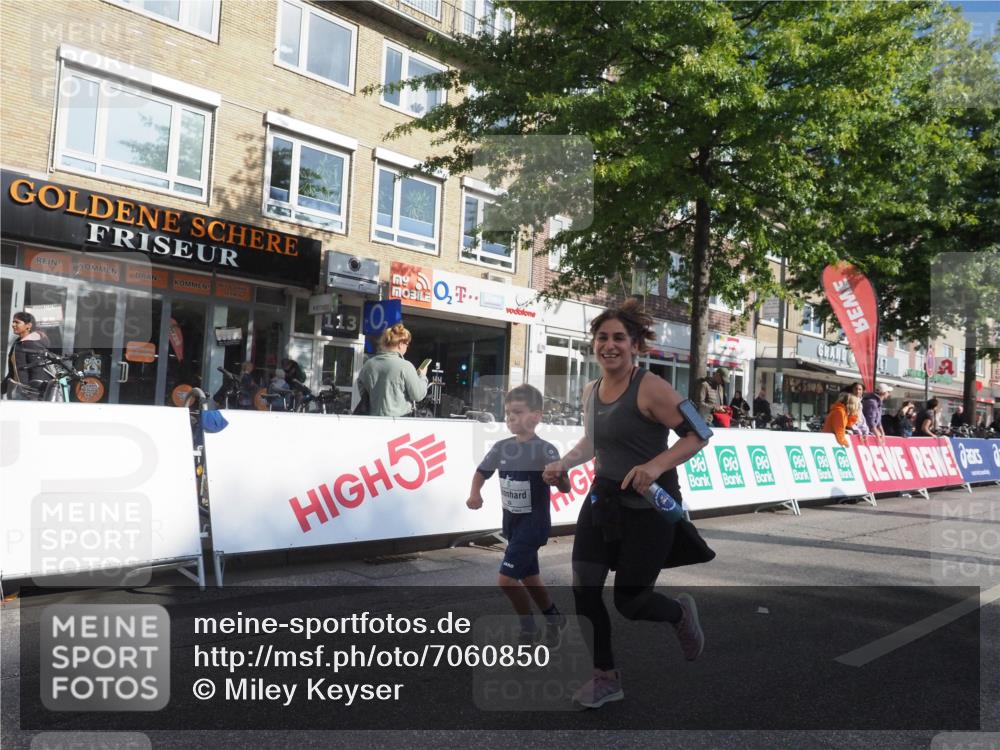 15.09.2024 - PSD Bank Halbmarathon Miley Keyser http://msf.ph/oto/7060850 15.09.2024 10:32:51 Ziel 1, 4, 33, 83, 176, 182, 232, 241, 275, 283, 302 meine-sportfotos.de