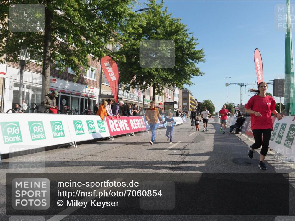 15.09.2024 - PSD Bank Halbmarathon Miley Keyser http://msf.ph/oto/7060854 15.09.2024 10:33:18 Ziel 224 meine-sportfotos.de