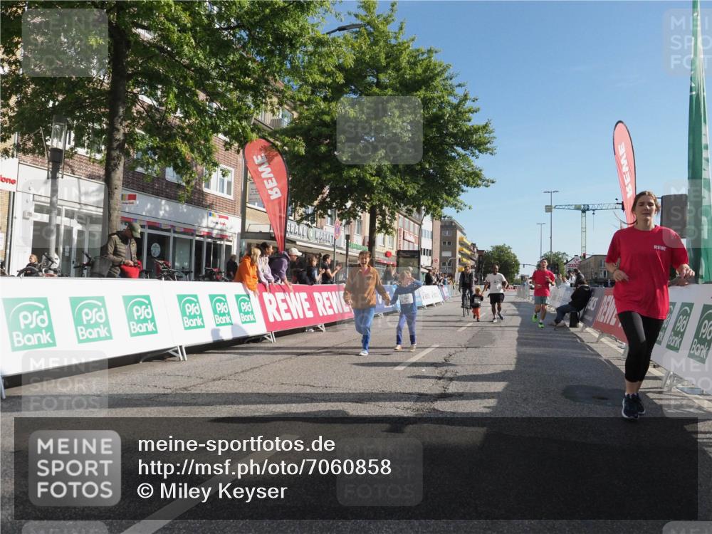 15.09.2024 - PSD Bank Halbmarathon Miley Keyser http://msf.ph/oto/7060858 15.09.2024 10:33:18 Ziel 224 meine-sportfotos.de
