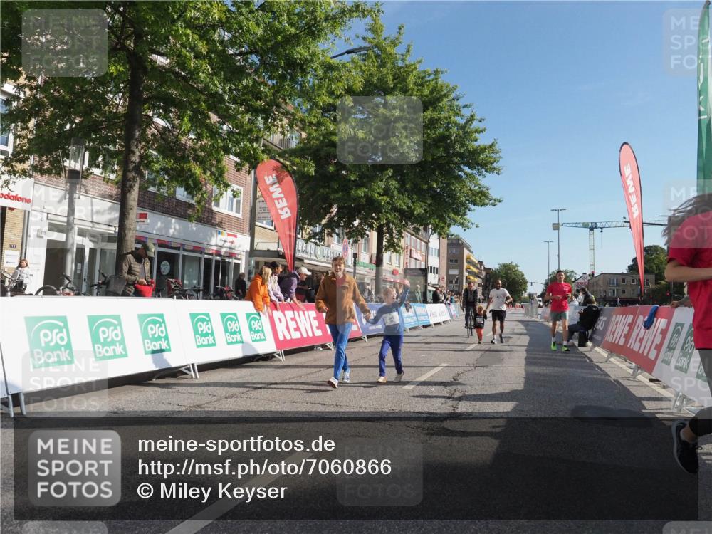 15.09.2024 - PSD Bank Halbmarathon Miley Keyser http://msf.ph/oto/7060866 15.09.2024 10:33:19 Ziel 224 meine-sportfotos.de