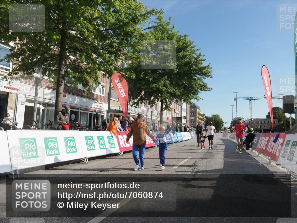 15.09.2024 - PSD Bank Halbmarathon Miley Keyser http://msf.ph/oto/7060874 15.09.2024 10:33:19 Ziel 224 meine-sportfotos.de