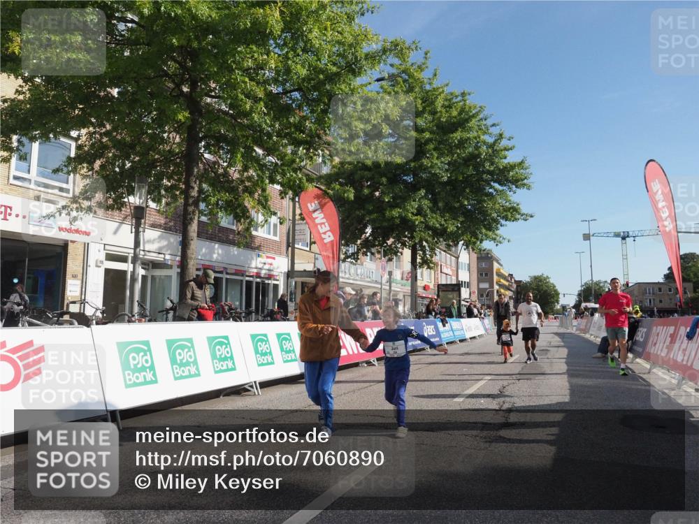 15.09.2024 - PSD Bank Halbmarathon Miley Keyser http://msf.ph/oto/7060890 15.09.2024 10:33:20 Ziel 224, 304 meine-sportfotos.de