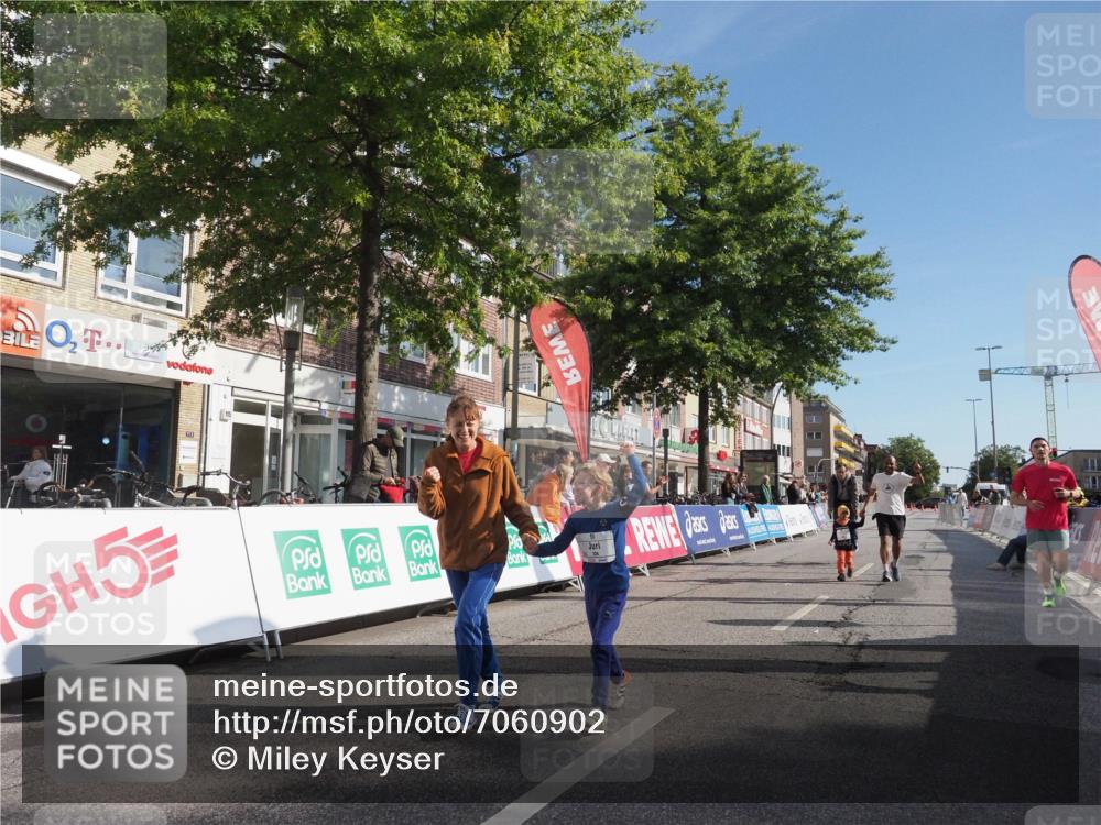 15.09.2024 - PSD Bank Halbmarathon Miley Keyser http://msf.ph/oto/7060902 15.09.2024 10:33:20 Ziel 224, 304 meine-sportfotos.de