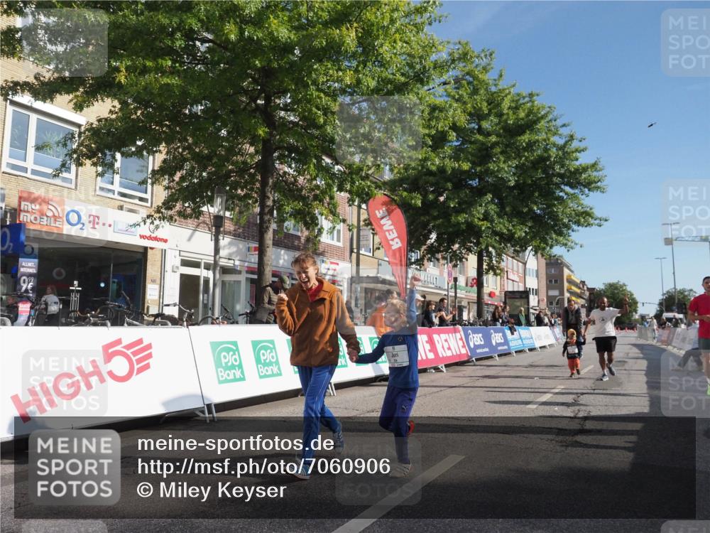 15.09.2024 - PSD Bank Halbmarathon Miley Keyser http://msf.ph/oto/7060906 15.09.2024 10:33:21 Ziel 224, 304 meine-sportfotos.de