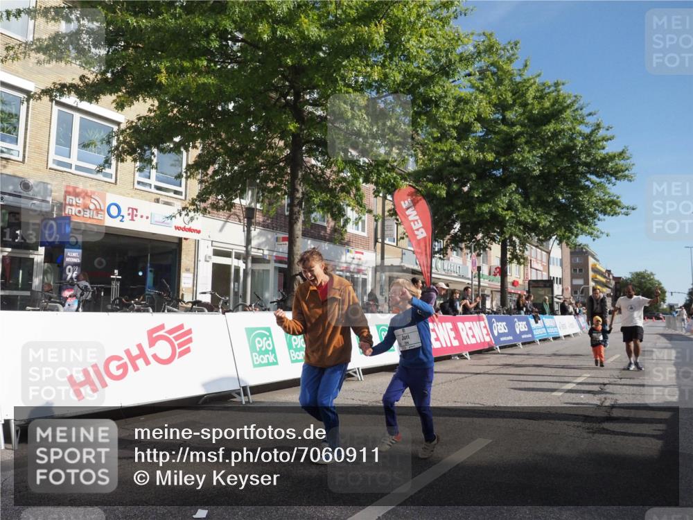 15.09.2024 - PSD Bank Halbmarathon Miley Keyser http://msf.ph/oto/7060911 15.09.2024 10:33:21 Ziel 224, 304 meine-sportfotos.de