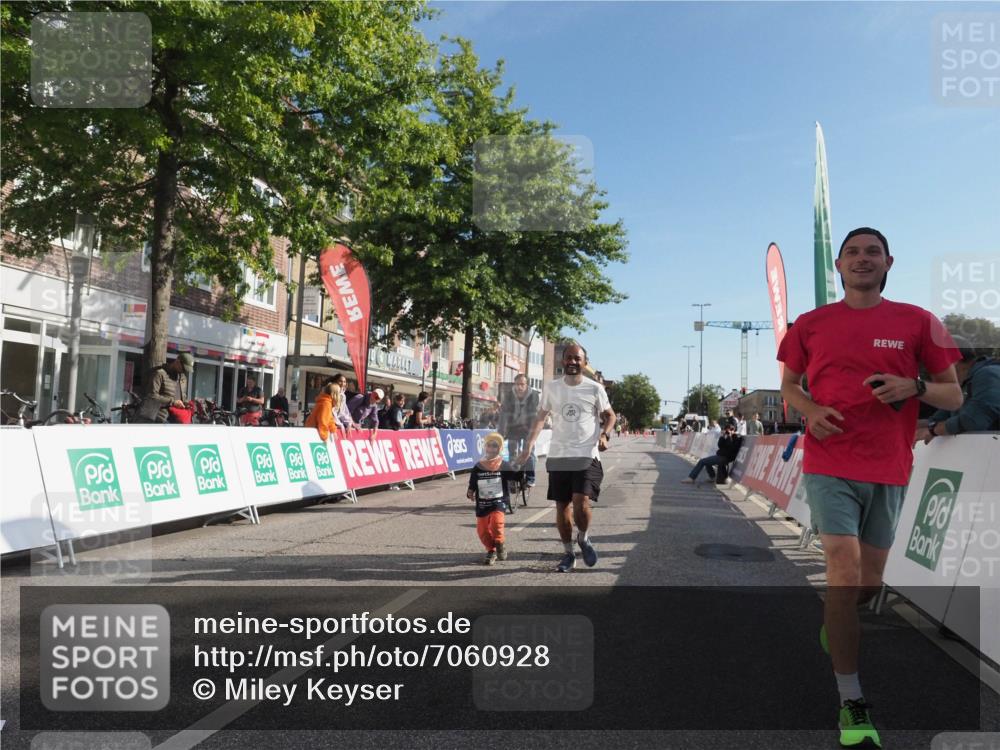 15.09.2024 - PSD Bank Halbmarathon Miley Keyser http://msf.ph/oto/7060928 15.09.2024 10:33:23 Ziel 224, 304 meine-sportfotos.de