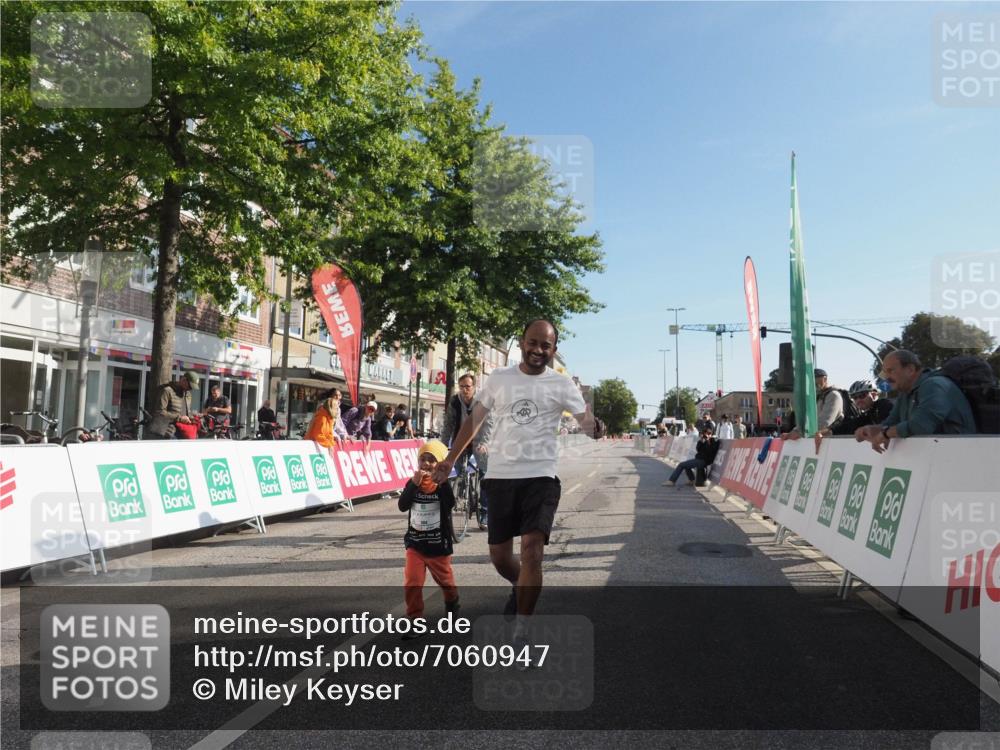 15.09.2024 - PSD Bank Halbmarathon Miley Keyser http://msf.ph/oto/7060947 15.09.2024 10:33:24 Ziel 224, 304 meine-sportfotos.de