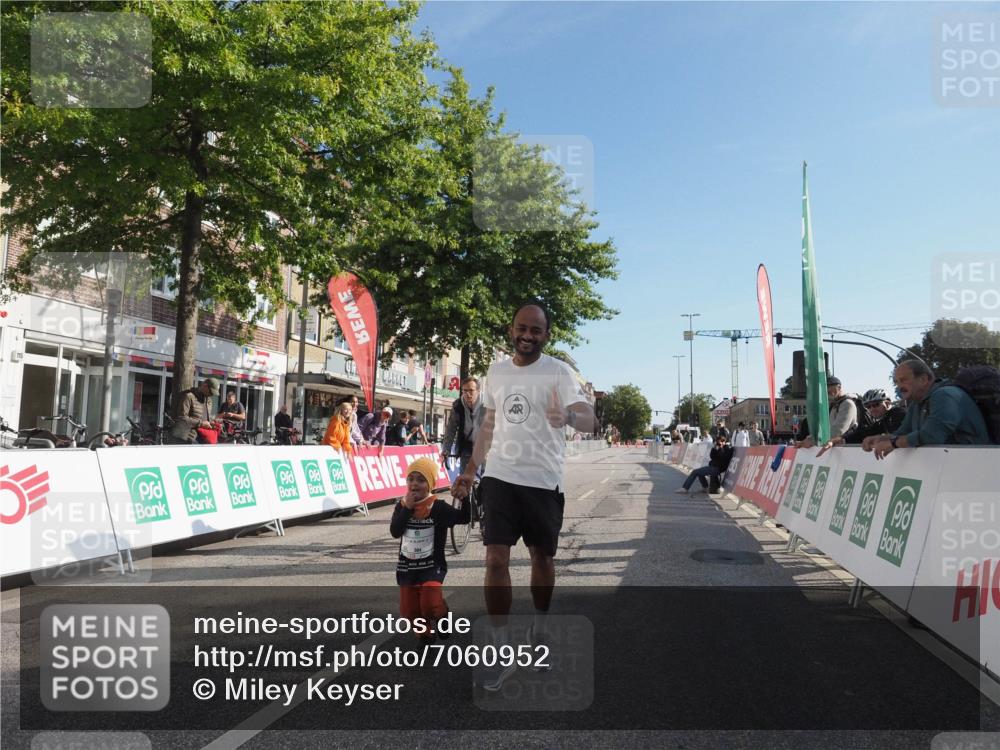 15.09.2024 - PSD Bank Halbmarathon Miley Keyser http://msf.ph/oto/7060952 15.09.2024 10:33:25 Ziel 224, 304 meine-sportfotos.de