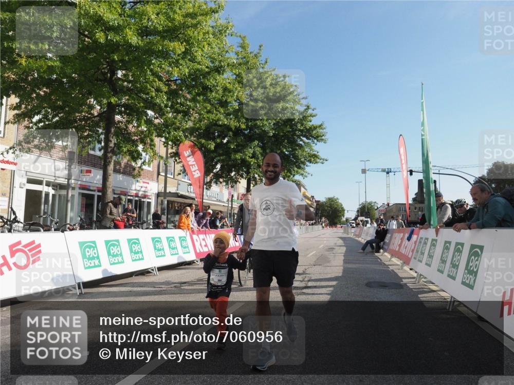 15.09.2024 - PSD Bank Halbmarathon Miley Keyser http://msf.ph/oto/7060956 15.09.2024 10:33:25 Ziel 224, 304 meine-sportfotos.de
