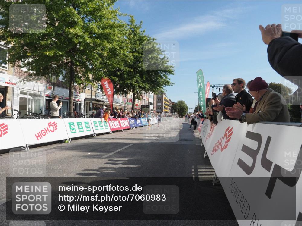 15.09.2024 - PSD Bank Halbmarathon Miley Keyser http://msf.ph/oto/7060983 15.09.2024 11:01:56 Ziel 448, 1001 meine-sportfotos.de