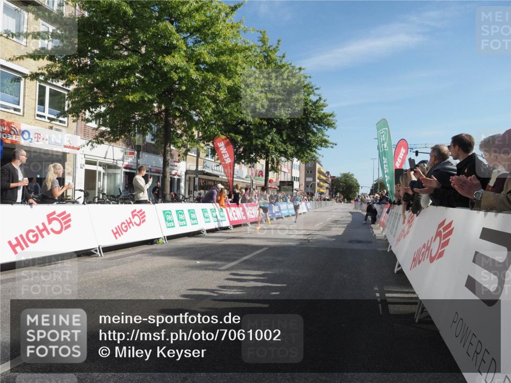 15.09.2024 - PSD Bank Halbmarathon Miley Keyser http://msf.ph/oto/7061002 15.09.2024 11:01:56 Ziel 448, 1001 meine-sportfotos.de