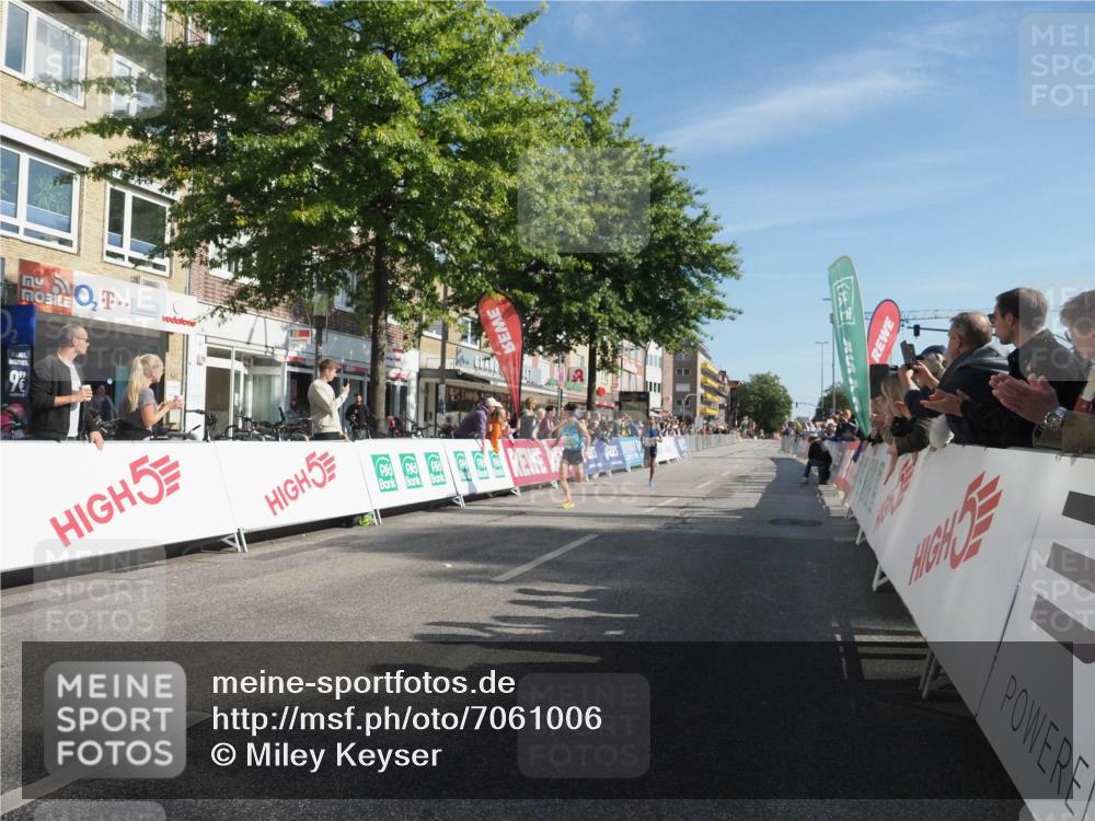 15.09.2024 - PSD Bank Halbmarathon Miley Keyser http://msf.ph/oto/7061006 15.09.2024 11:01:57 Ziel 448, 1001 meine-sportfotos.de