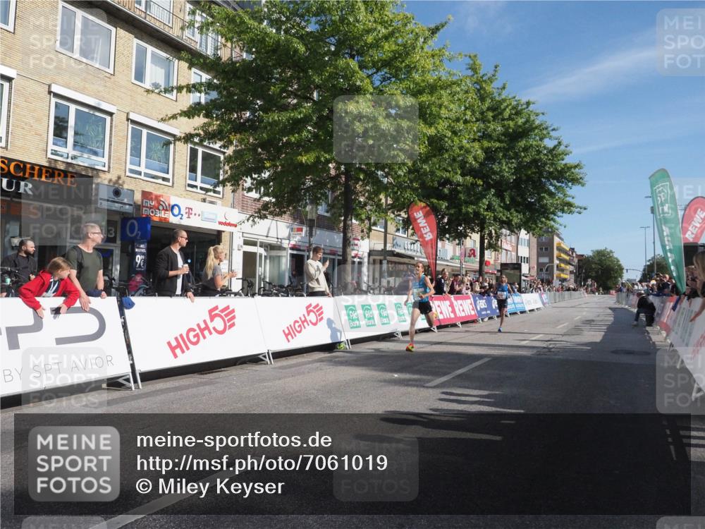 15.09.2024 - PSD Bank Halbmarathon Miley Keyser http://msf.ph/oto/7061019 15.09.2024 11:01:57 Ziel 448, 1001 meine-sportfotos.de