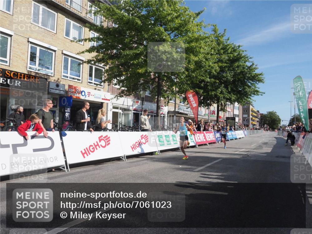 15.09.2024 - PSD Bank Halbmarathon Miley Keyser http://msf.ph/oto/7061023 15.09.2024 11:01:57 Ziel 448, 1001 meine-sportfotos.de