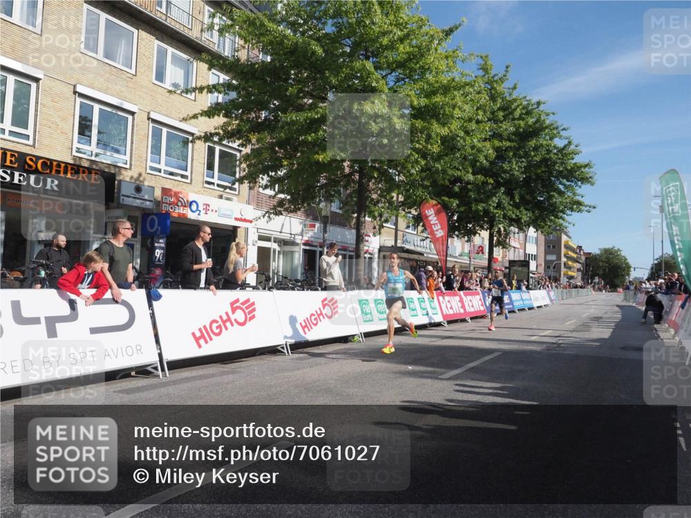 15.09.2024 - PSD Bank Halbmarathon Miley Keyser http://msf.ph/oto/7061027 15.09.2024 11:01:57 Ziel 448, 1001 meine-sportfotos.de