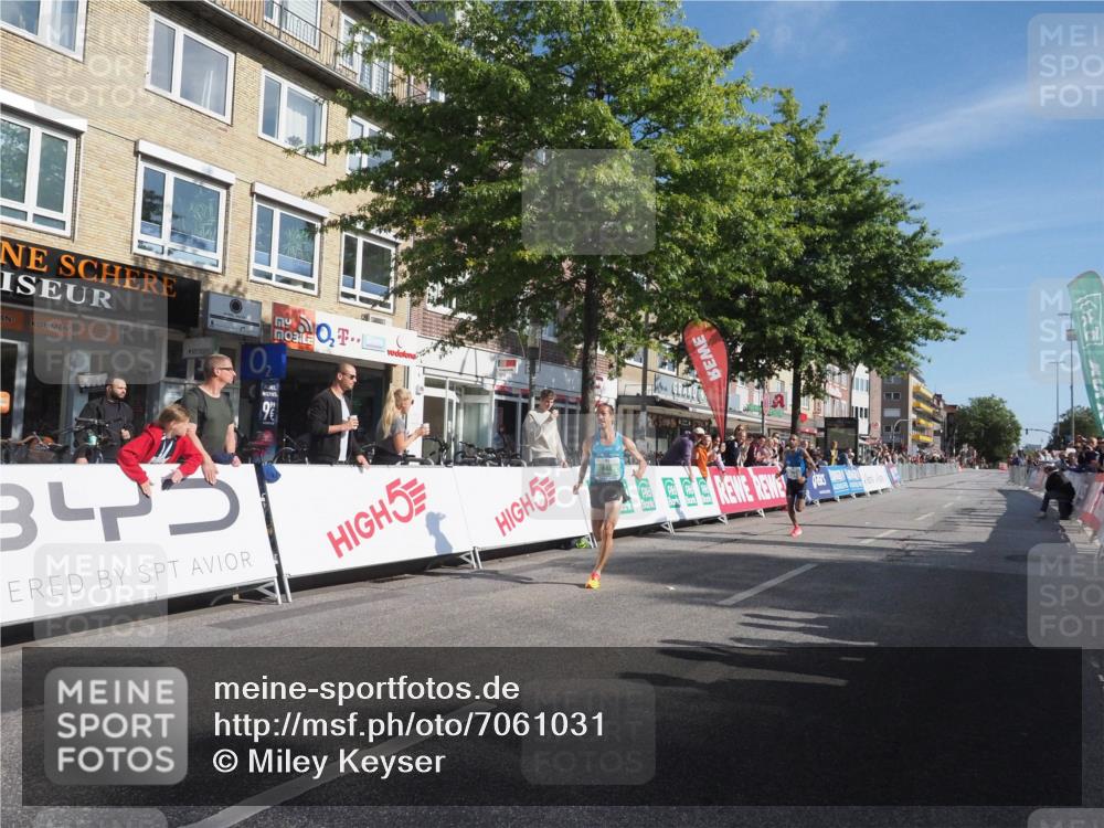 15.09.2024 - PSD Bank Halbmarathon Miley Keyser http://msf.ph/oto/7061031 15.09.2024 11:01:57 Ziel 448, 1001 meine-sportfotos.de