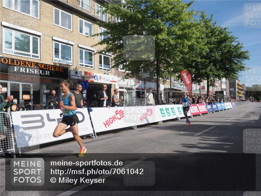 15.09.2024 - PSD Bank Halbmarathon Miley Keyser http://msf.ph/oto/7061042 15.09.2024 11:01:58 Ziel 447, 448, 1001 meine-sportfotos.de