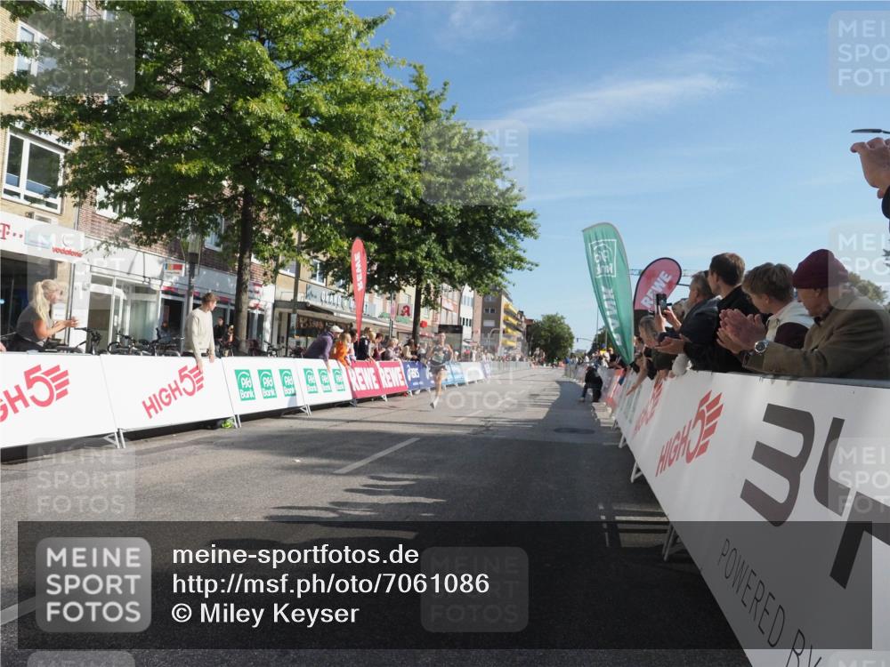 15.09.2024 - PSD Bank Halbmarathon Miley Keyser http://msf.ph/oto/7061086 15.09.2024 11:02:14 Ziel 447 meine-sportfotos.de