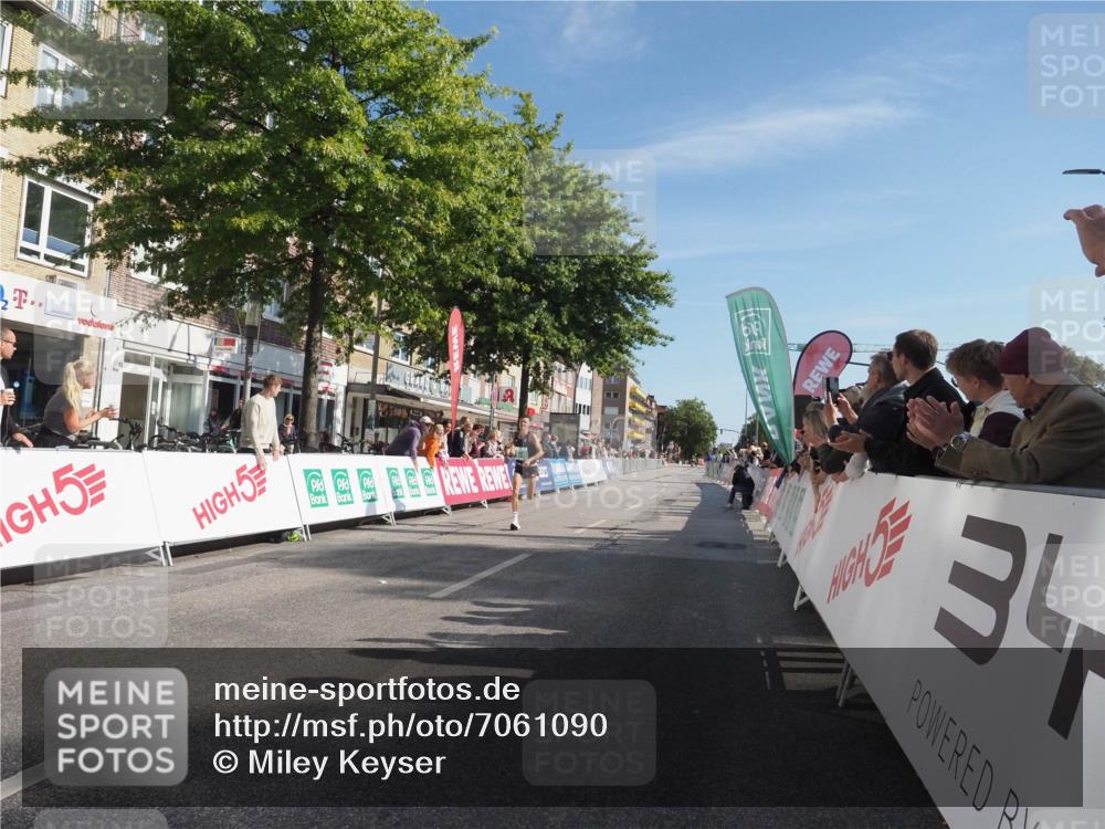 15.09.2024 - PSD Bank Halbmarathon Miley Keyser http://msf.ph/oto/7061090 15.09.2024 11:02:15 Ziel 447 meine-sportfotos.de