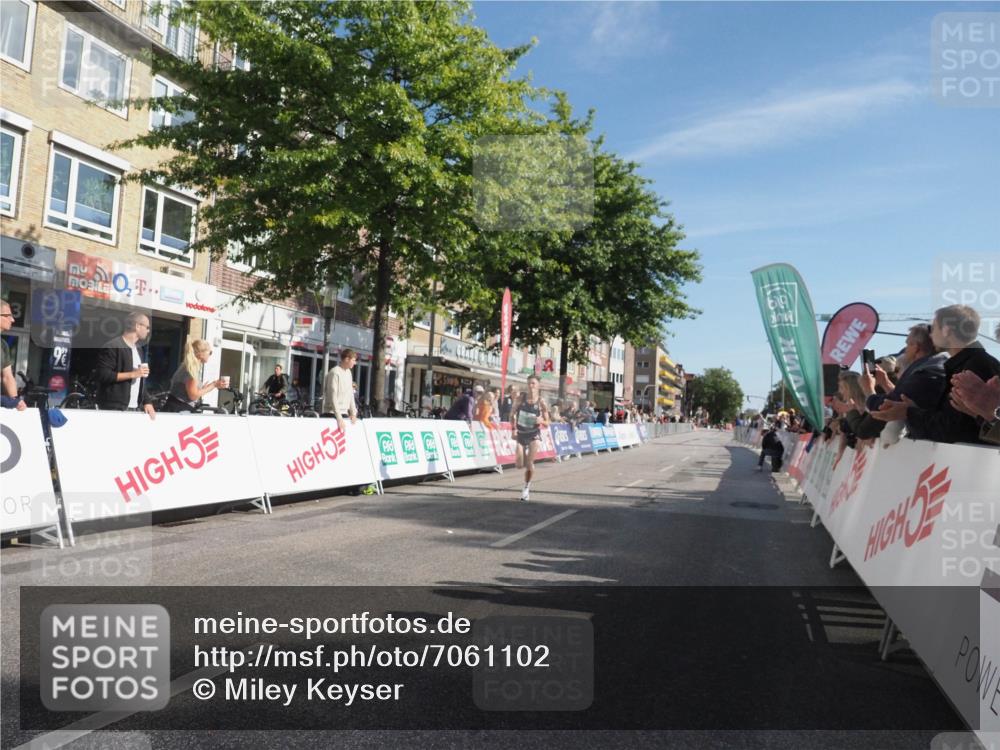 15.09.2024 - PSD Bank Halbmarathon Miley Keyser http://msf.ph/oto/7061102 15.09.2024 11:02:15 Ziel 447 meine-sportfotos.de