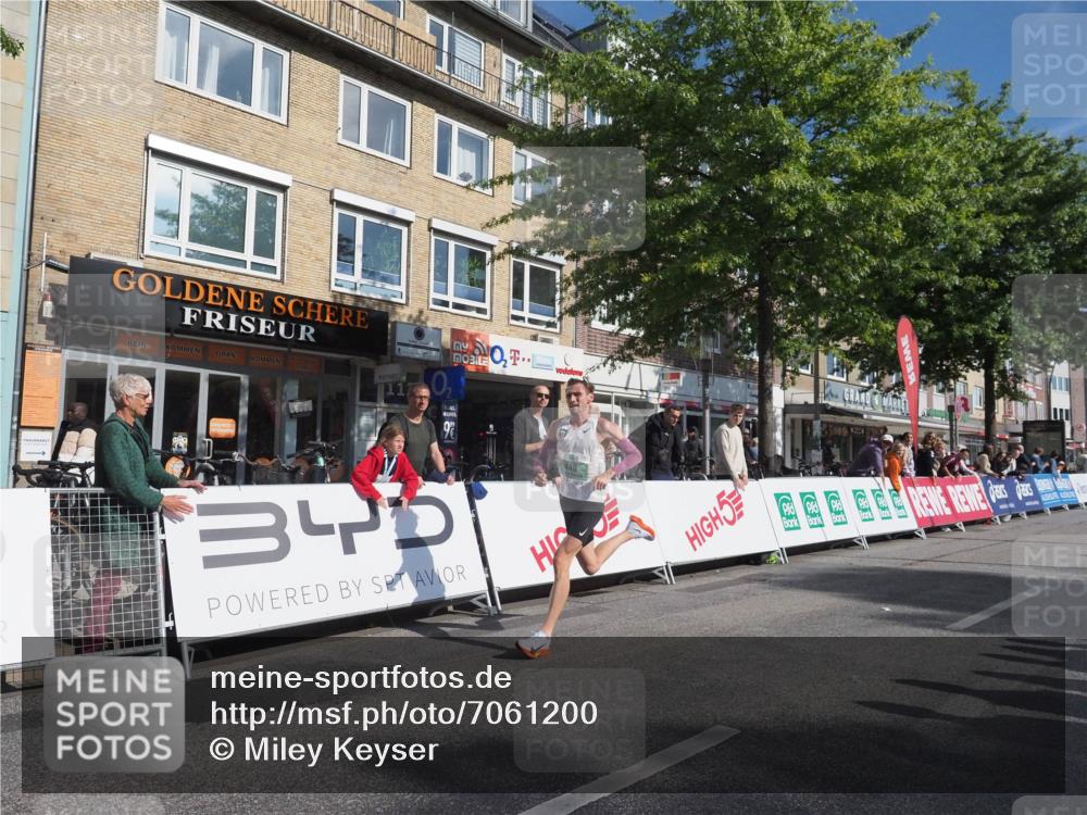 15.09.2024 - PSD Bank Halbmarathon Miley Keyser http://msf.ph/oto/7061200 15.09.2024 11:02:45 Ziel 449 meine-sportfotos.de