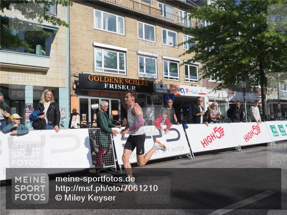 15.09.2024 - PSD Bank Halbmarathon Miley Keyser http://msf.ph/oto/7061210 15.09.2024 11:02:46 Ziel 449 meine-sportfotos.de