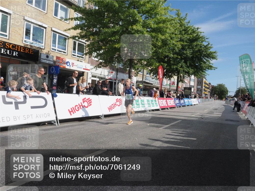 15.09.2024 - PSD Bank Halbmarathon Miley Keyser http://msf.ph/oto/7061249 15.09.2024 11:04:38 Ziel 451, 453 meine-sportfotos.de