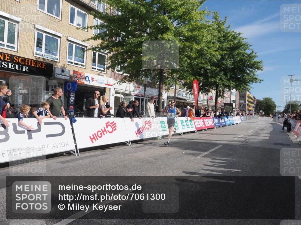 15.09.2024 - PSD Bank Halbmarathon Miley Keyser http://msf.ph/oto/7061300 15.09.2024 11:04:49 Ziel 453 meine-sportfotos.de