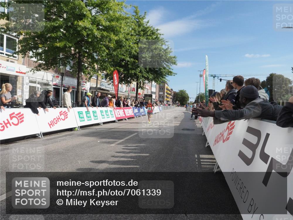 15.09.2024 - PSD Bank Halbmarathon Miley Keyser http://msf.ph/oto/7061339 15.09.2024 11:05:29 Ziel 458 meine-sportfotos.de