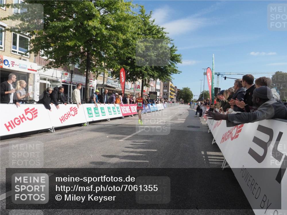 15.09.2024 - PSD Bank Halbmarathon Miley Keyser http://msf.ph/oto/7061355 15.09.2024 11:05:30 Ziel 458 meine-sportfotos.de
