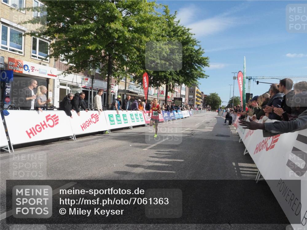 15.09.2024 - PSD Bank Halbmarathon Miley Keyser http://msf.ph/oto/7061363 15.09.2024 11:05:30 Ziel 458 meine-sportfotos.de