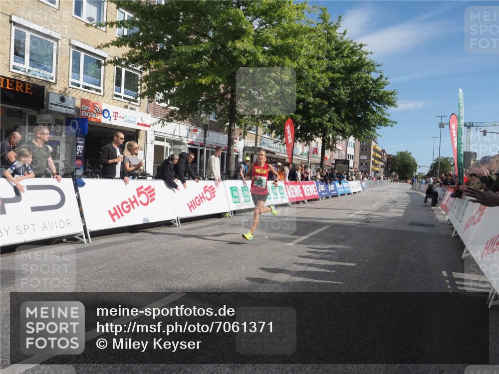 15.09.2024 - PSD Bank Halbmarathon Miley Keyser http://msf.ph/oto/7061371 15.09.2024 11:05:30 Ziel 458 meine-sportfotos.de