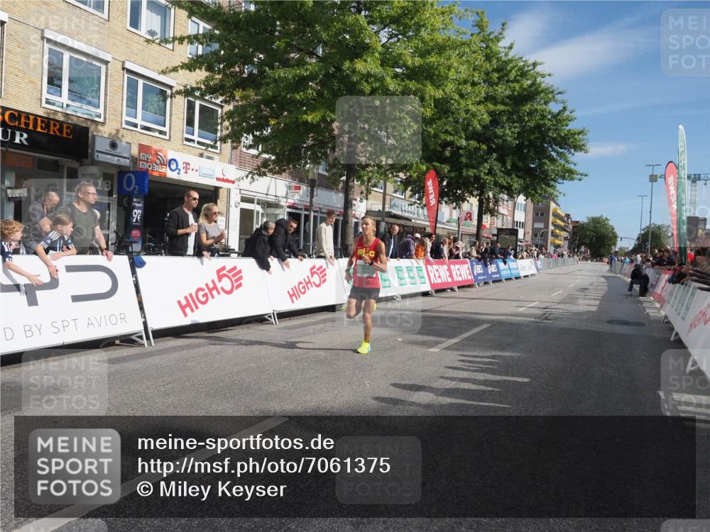 15.09.2024 - PSD Bank Halbmarathon Miley Keyser http://msf.ph/oto/7061375 15.09.2024 11:05:31 Ziel 458 meine-sportfotos.de