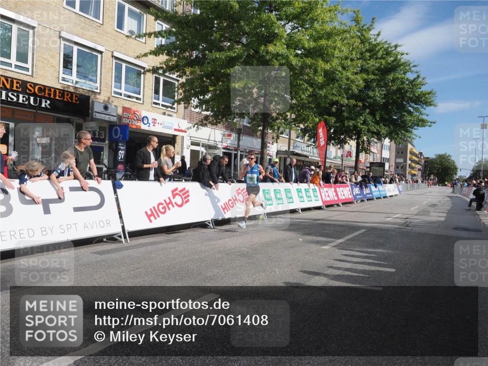 15.09.2024 - PSD Bank Halbmarathon Miley Keyser http://msf.ph/oto/7061408 15.09.2024 11:05:52 Ziel 450, 452 meine-sportfotos.de