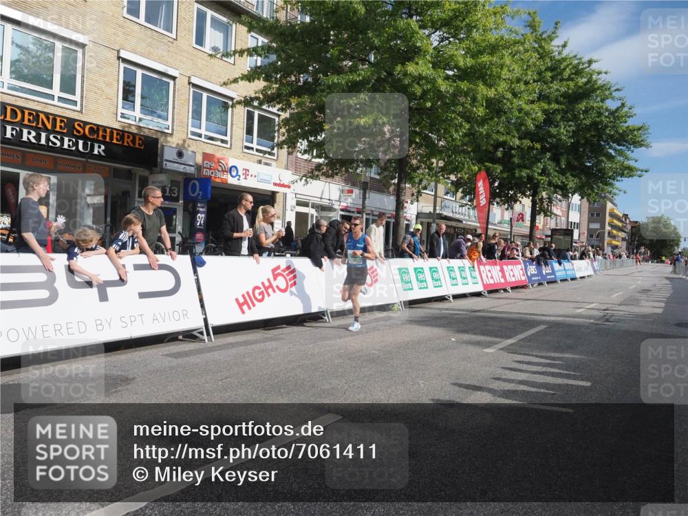15.09.2024 - PSD Bank Halbmarathon Miley Keyser http://msf.ph/oto/7061411 15.09.2024 11:05:52 Ziel 450, 452 meine-sportfotos.de